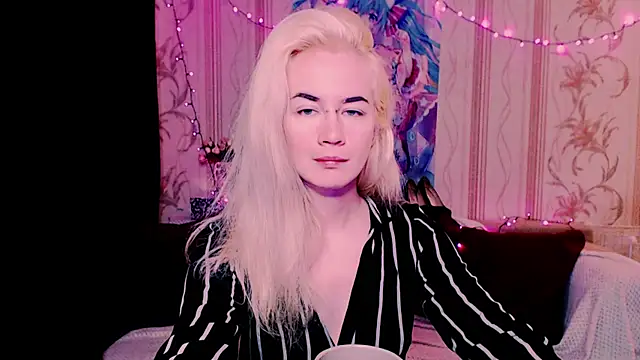 xxxcharismaaa online show from June 12, 2026, 6:23 am