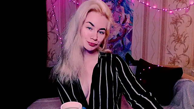 xxxcharismaaa online show from June 15, 2026, 2:47 am