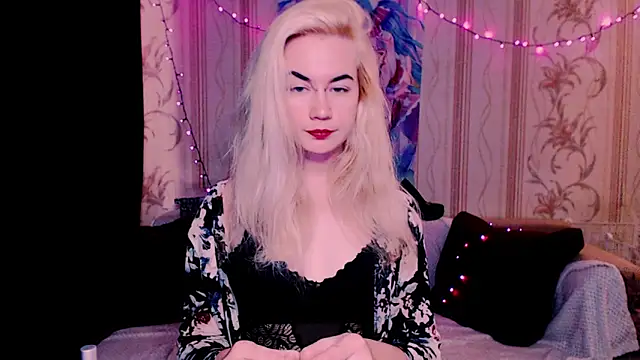 xxxcharismaaa online show from June 17, 2026, 7:00 am