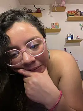 Vivi Kvsh online show from March 12, 2026, 9:59 am