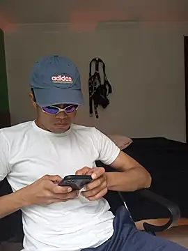 pinedasex777 online show from November 5, 2025, 3:23 pm