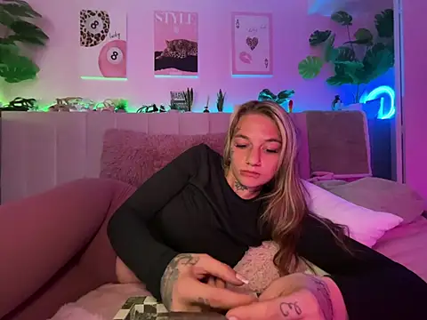 chloetease online show from June 10, 2026, 4:23 am