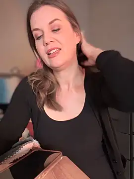 Snapshot of MaiseKnox chatting on September 24, 2025, 10:02 pm MaiseKnox online show from September 24, 2025, 10:02 pm