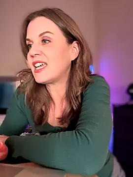Snapshot of MaiseKnox chatting on September 27, 2025, 11:10 pm MaiseKnox online show from September 27, 2025, 11:10 pm