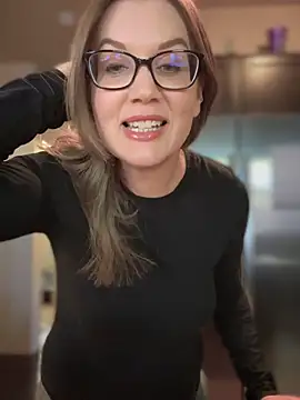 Snapshot of MaiseKnox chatting on October 17, 2025, 10:12 pm MaiseKnox online show from October 17, 2025, 10:12 pm