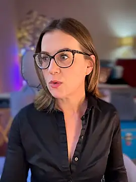 MaiseKnox online show from May 7, 2026, 10:15 pm