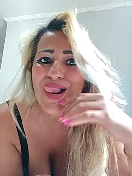 Snapshot of vivifernades chatting on November 5, 2025, 10:48 am vivifernades online show from November 5, 2025, 10:48 am