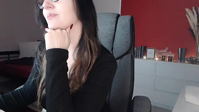 Snapshot of Alina_Lamour chatting on October 27, 2025, 6:12 pm Alina Lamour online show from October 27, 2025, 6:12 pm