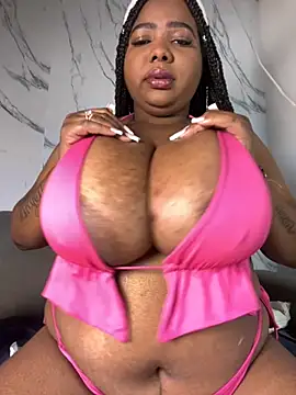 Snapshot of angelGgold chatting on October 8, 2025, 12:14 pm angelGgold online show from October 8, 2025, 12:14 pm