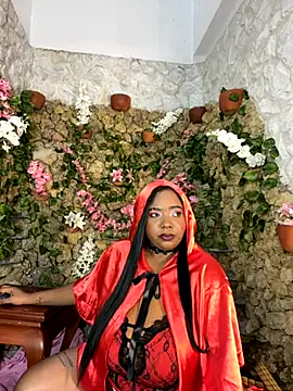 Snapshot of angelGgold chatting on October 31, 2025, 12:28 pm angelGgold online show from October 31, 2025, 12:28 pm