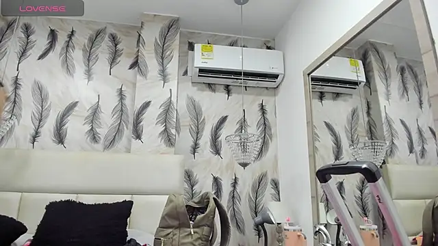 Vivi prinncess online show from October 22, 2025, 2:12 am