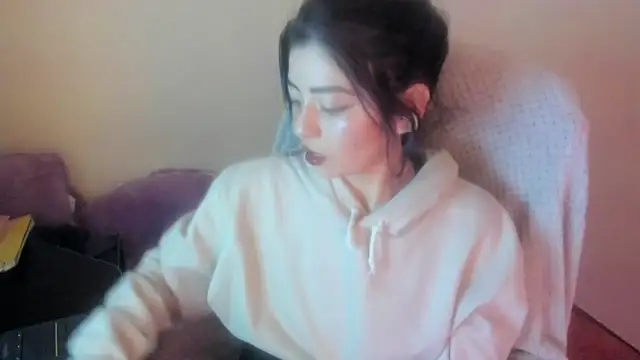 Sammysammy  online show from May 9, 2026, 9:47 am