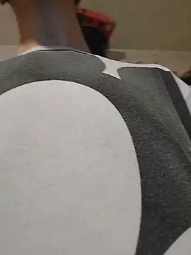 JoLeNe27 online show from November 8, 2025, 6:02 am