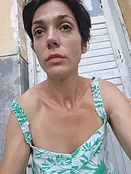 JoLeNe27 online show from July 15, 2026, 5:07 pm