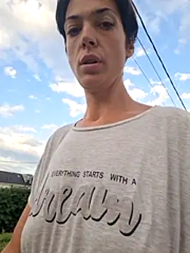 JoLeNe27 online show from July 18, 2026, 4:05 am