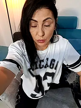 Snapshot of charrlote_love chatting on November 8, 2025, 2:39 pm charrlote love online show from November 8, 2025, 2:39 pm