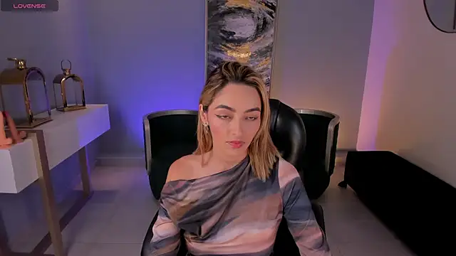 MelissaMoore  online show from December 15, 2025, 2:38 am