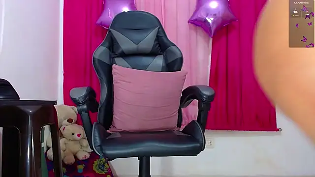 Luciana0226 online show from November 9, 2025, 8:40 pm