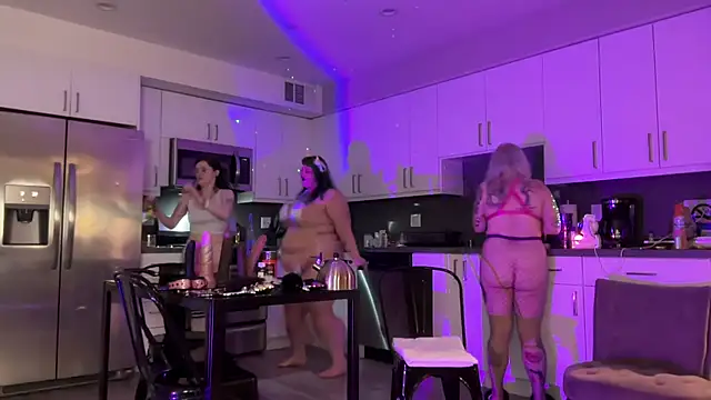 Snapshot of BlaizeyBBy chatting on January 17, 2025, 7:51 am BlaizeyBBy online show from January 17, 2025, 7:51 am