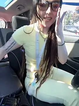 Snapshot of BlaizeyBBy chatting on October 7, 2025, 10:40 pm BlaizeyBBy online show from October 7, 2025, 10:40 pm