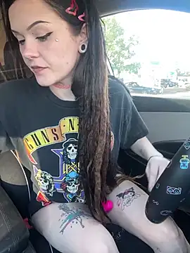 Snapshot of BlaizeyBBy chatting on October 10, 2025, 11:37 pm BlaizeyBBy online show from October 10, 2025, 11:37 pm