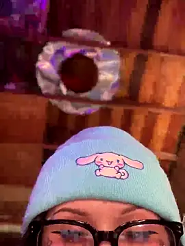 Snapshot of BlaizeyBBy chatting on October 26, 2025, 10:15 pm BlaizeyBBy online show from October 26, 2025, 10:15 pm