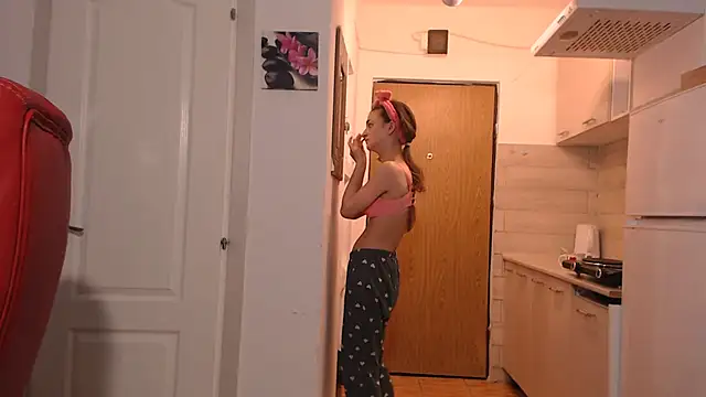 simyhvn online show from February 17, 2026, 5:37 am