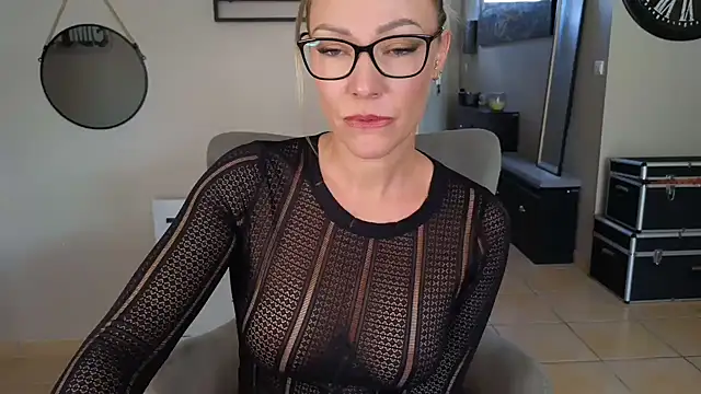 Sacha-xx online show from September 26, 2025, 11:47 am