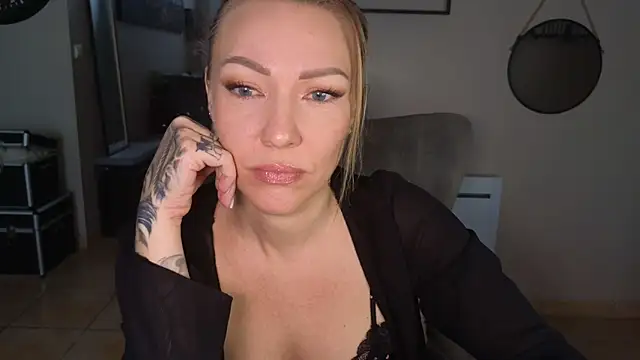 Sacha-xx online show from February 19, 2026, 8:43 am