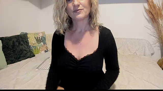 Jadore able online show from November 20, 2025, 3:07 am