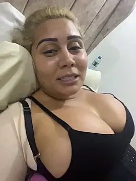 Snapshot of maymercy chatting on November 23, 2025, 9:58 pm maymercy online show from November 23, 2025, 9:58 pm