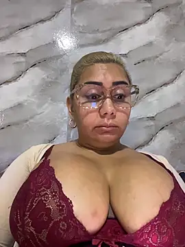 Snapshot of maymercy chatting on November 25, 2025, 3:01 pm maymercy online show from November 25, 2025, 3:01 pm