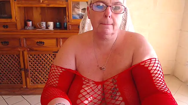 MISS LINDAH online show from February 4, 2025, 9:49 am