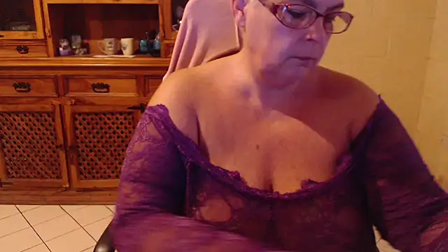 Snapshot of MISS_LINDAH chatting on October 14, 2025, 5:08 am MISS LINDAH online show from October 14, 2025, 5:08 am