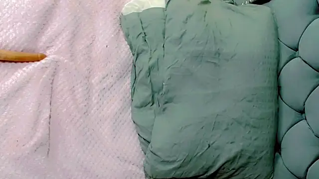 Imannejulienne online show from March 1, 2026, 3:30 am