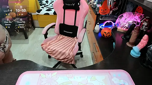 Softie Sofy online show from November 1, 2025, 3:08 am