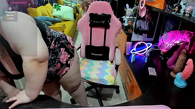 Softie Sofy online show from May 5, 2026, 2:41 am