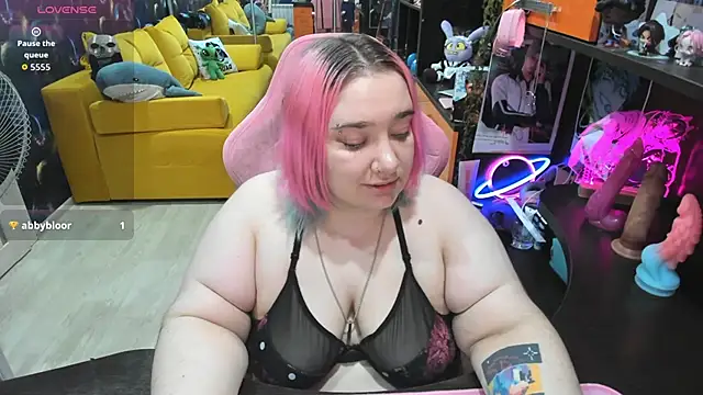 Softie Sofy online show from June 11, 2026, 2:53 am