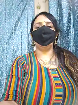 cute-tanvi online show from January 20, 2025, 1:32 pm