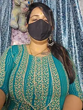 cute-tanvi online show from May 5, 2026, 12:35 pm