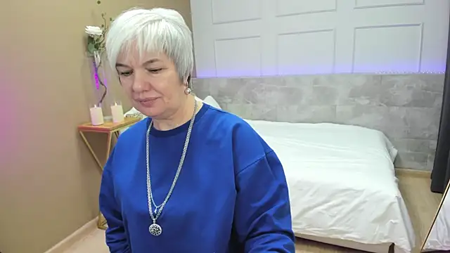 CarmenSoft online show from October 5, 2025, 9:02 pm