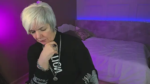 CarmenSoft online show from October 20, 2025, 9:04 pm