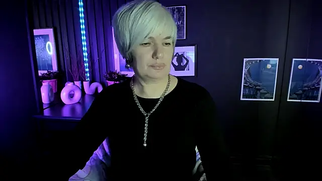 CarmenSoft online show from November 14, 2025, 8:51 pm