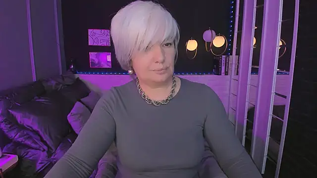 CarmenSoft online show from May 5, 2026, 9:01 pm