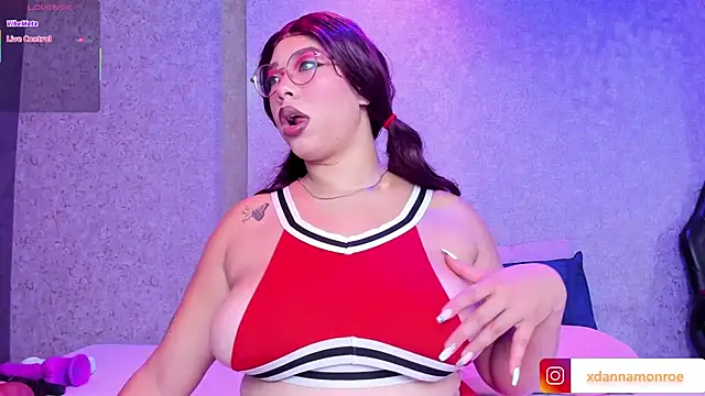 Snapshot of DanniaMonroee chatting on October 9, 2025, 11:41 am DanniaMonroee online show from October 9, 2025, 11:41 am