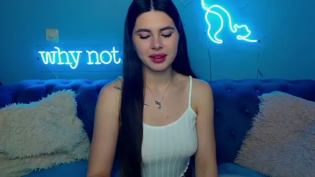 Snapshot of ViollinaLove chatting on February 9, 2026, 5:44 am ViollinaLove online show from February 9, 2026, 5:44 am