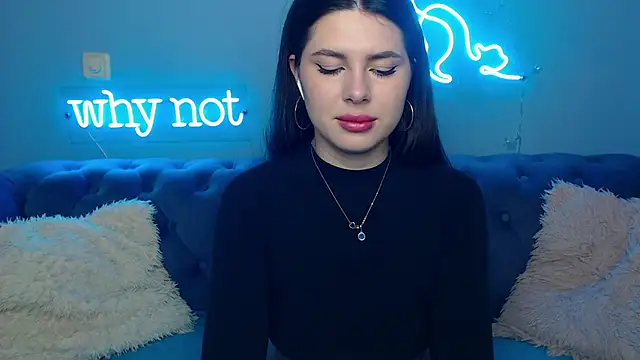 Snapshot of ViollinaLove chatting on March 16, 2026, 5:44 am ViollinaLove online show from March 16, 2026, 5:44 am