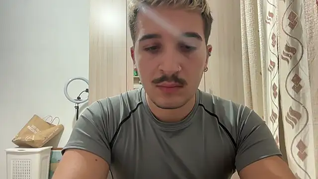 Snapshot of igiuil chatting on November 17, 2025, 10:26 pm igiuil online show from November 17, 2025, 10:26 pm