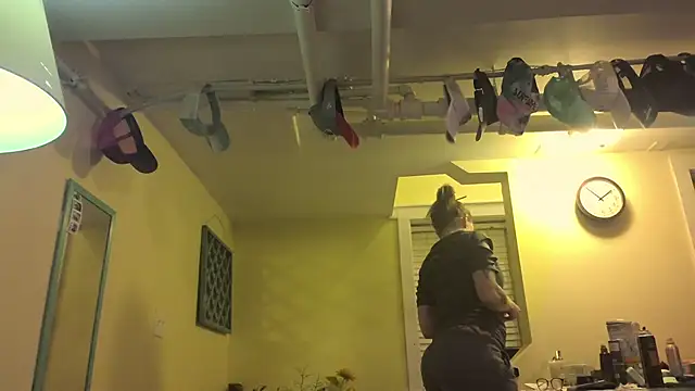 MaddisonX online show from December 1, 2025, 6:51 am