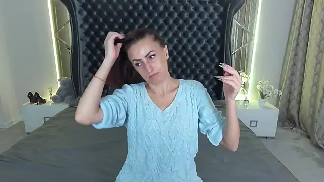 Rebecca Diamond online show from October 28, 2025, 6:06 am